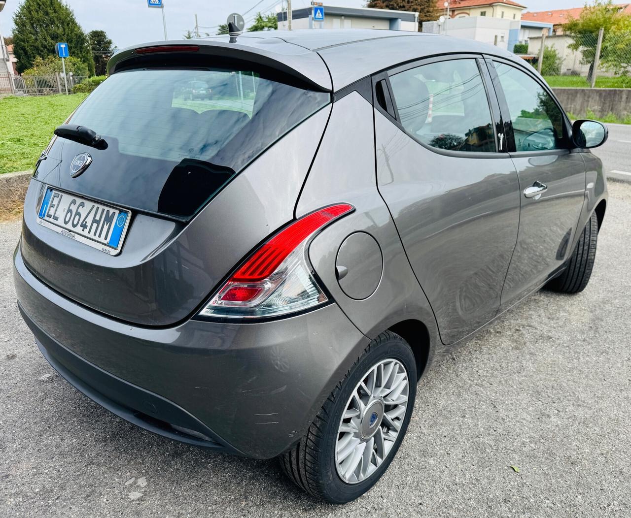Lancia Ypsilon 1.2 69 CV 5 porte S&S Platinum