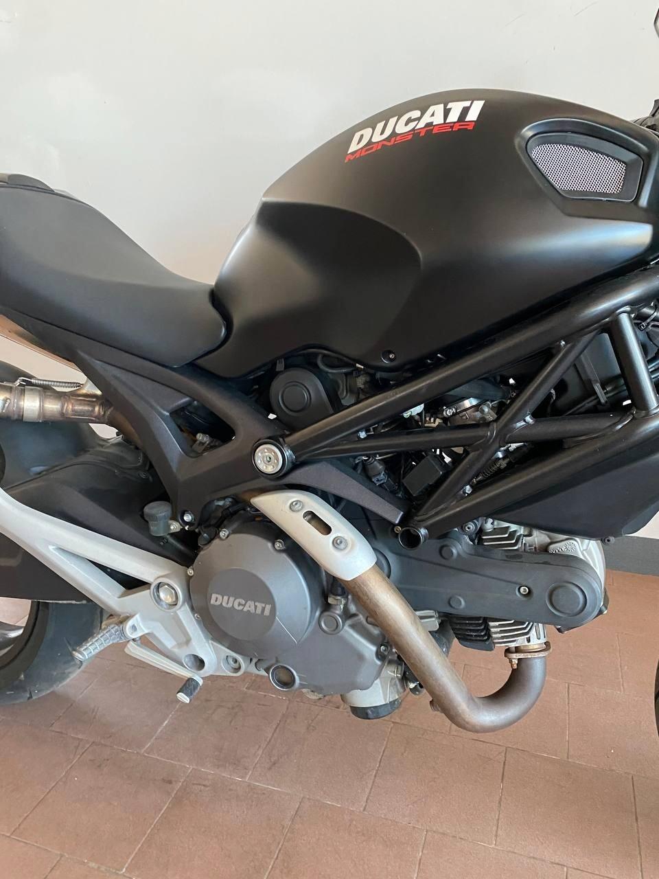 Ducati Monster 696