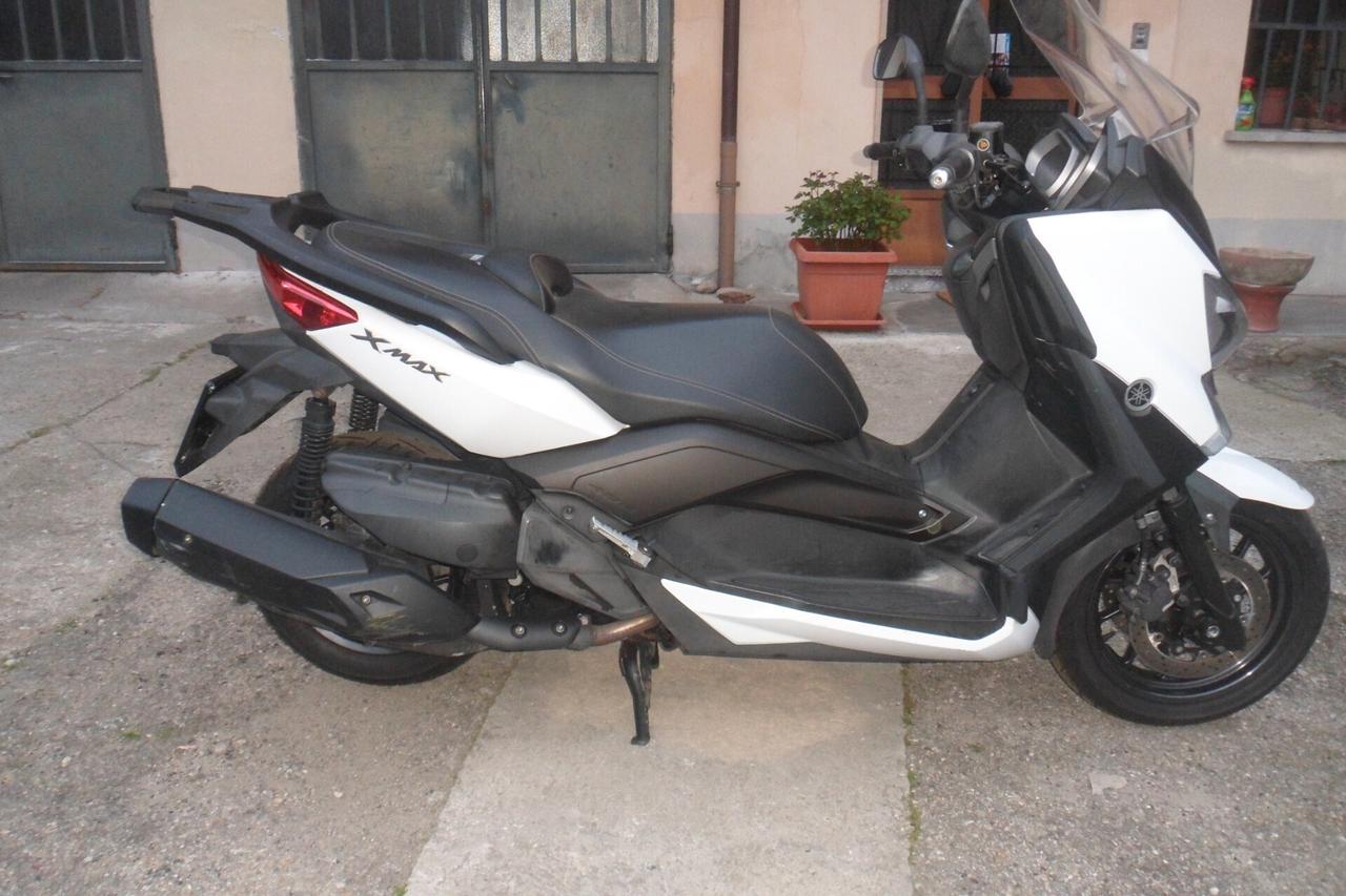YAMAHA XMAX 400
