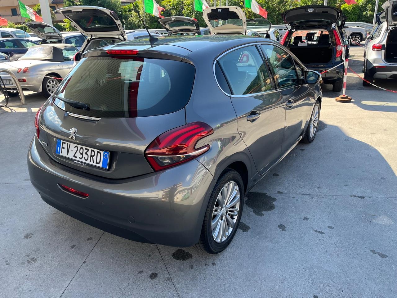 PEUGEOT 208 - NEOPATENTATI