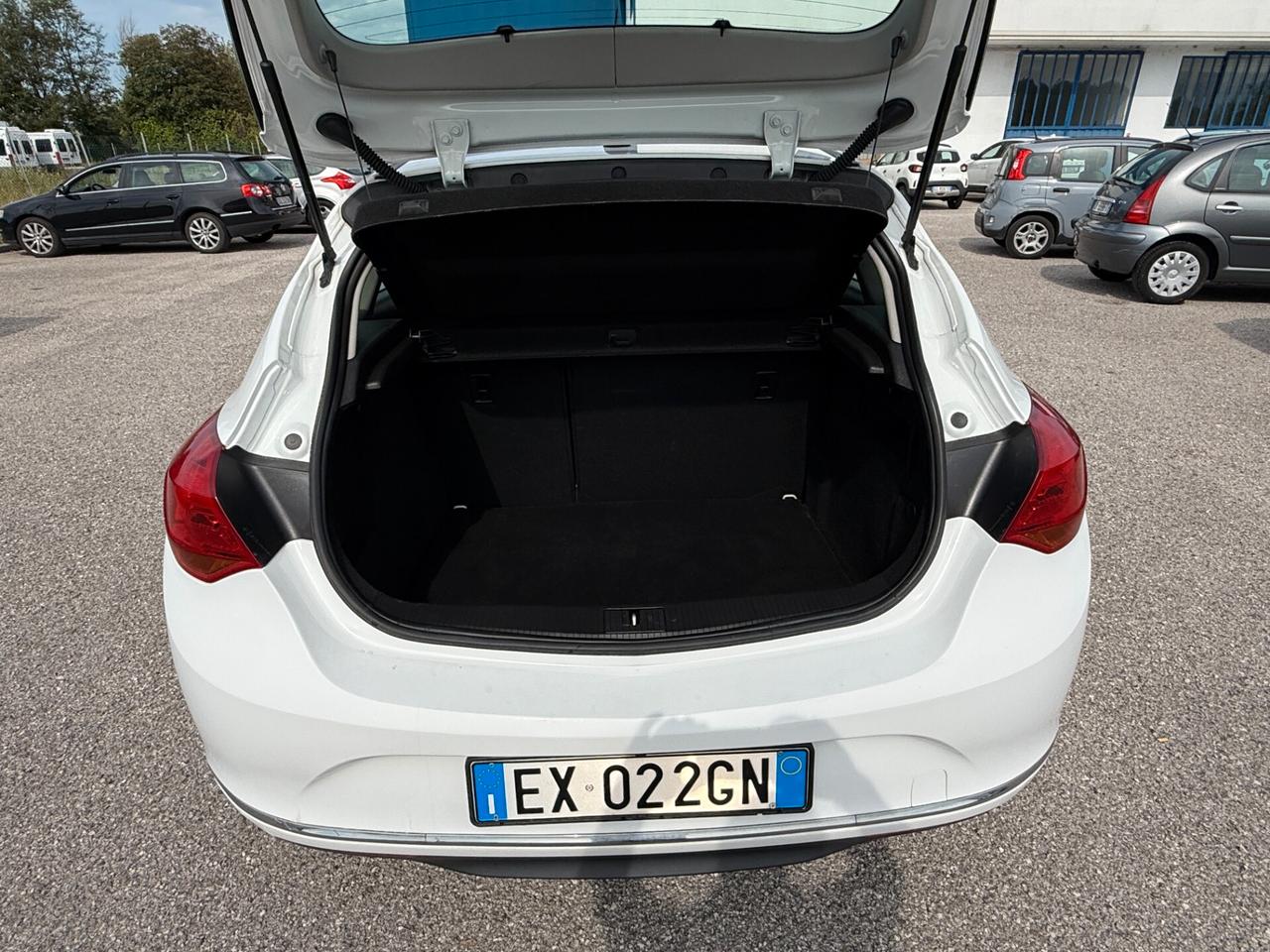 Opel Astra 1.4 100CV 4 porte Elective