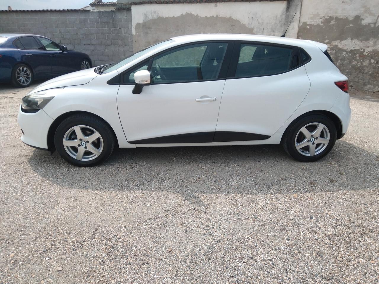 Renault Clio 1.2 75CV 5 porte Wave x neopatentati