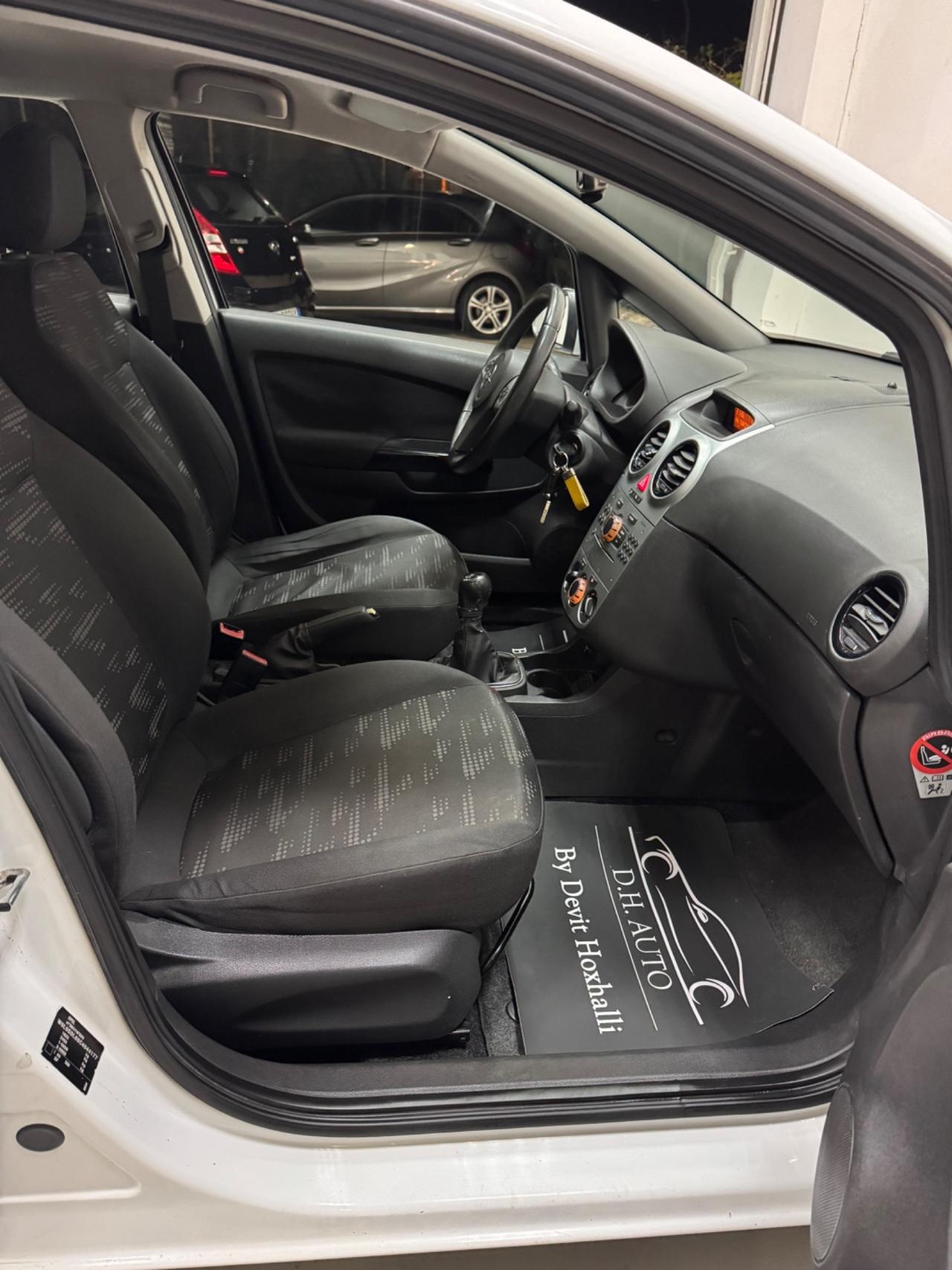 Opel Corsa 1.2 5 porte Sport