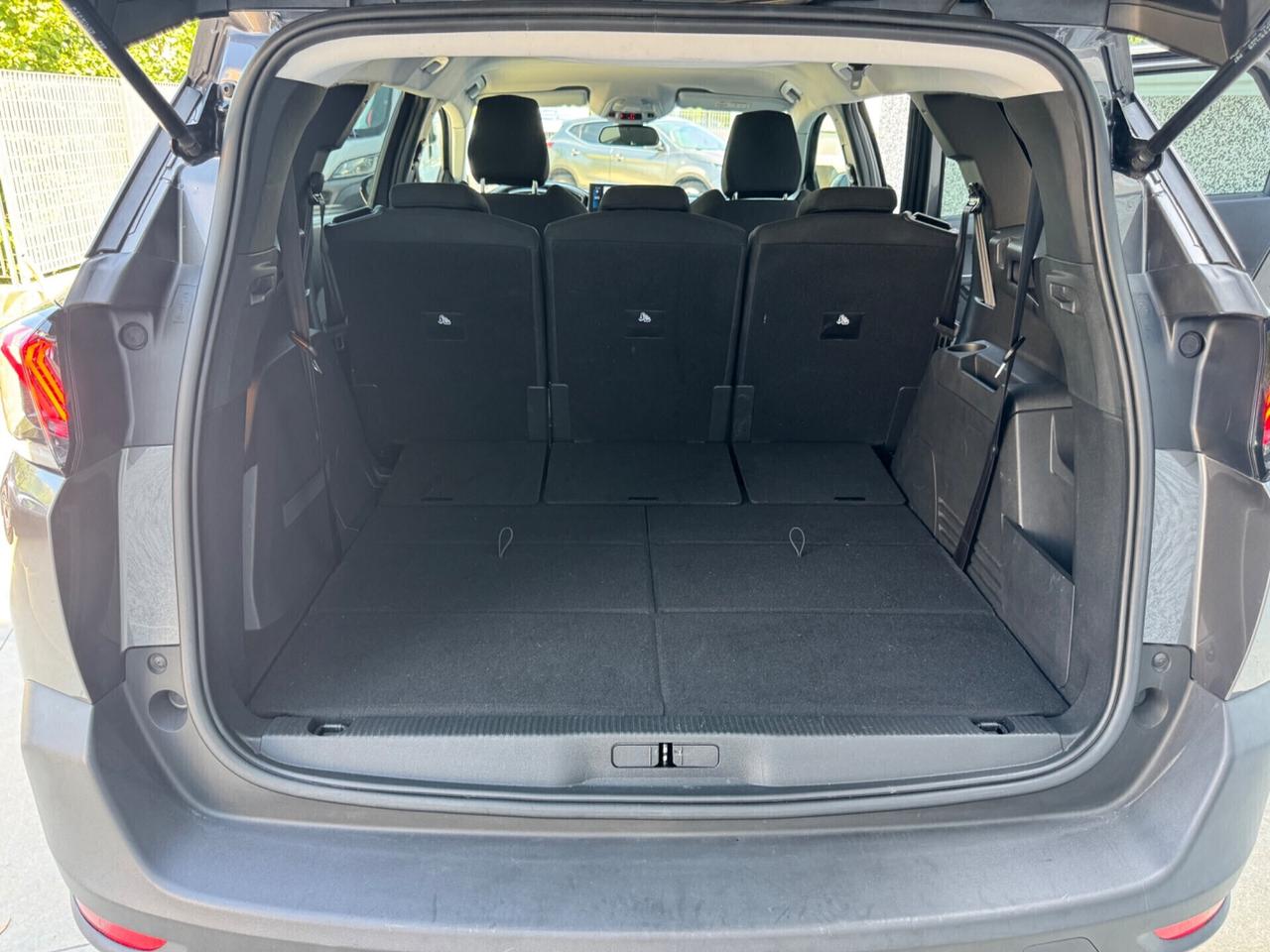 PEUGEOT 5008 7 POSTI BlueHDi 130 Business EAT8 S/S automatica