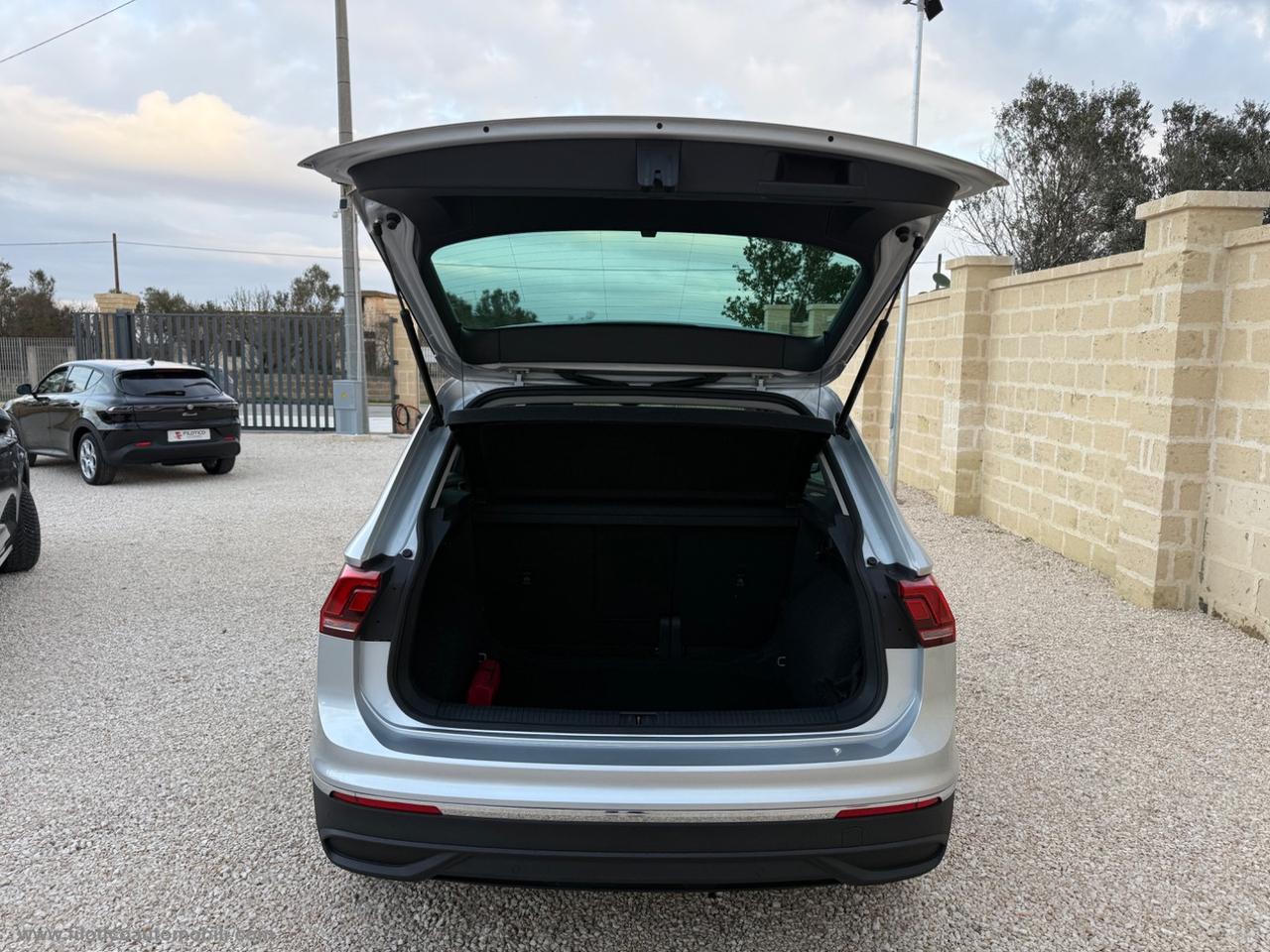 VOLKSWAGEN Tiguan 2.0 TDI 150CV SCR DSG Life TELECAMERA - FARI LED -FULL