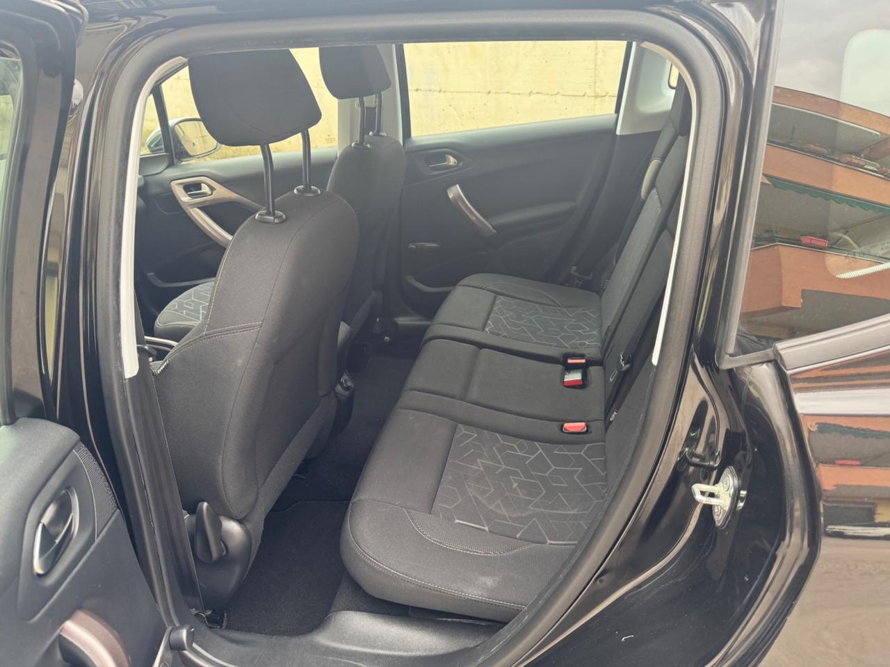 Peugeot 2008 BlueHDi 1600dci Urban Cross