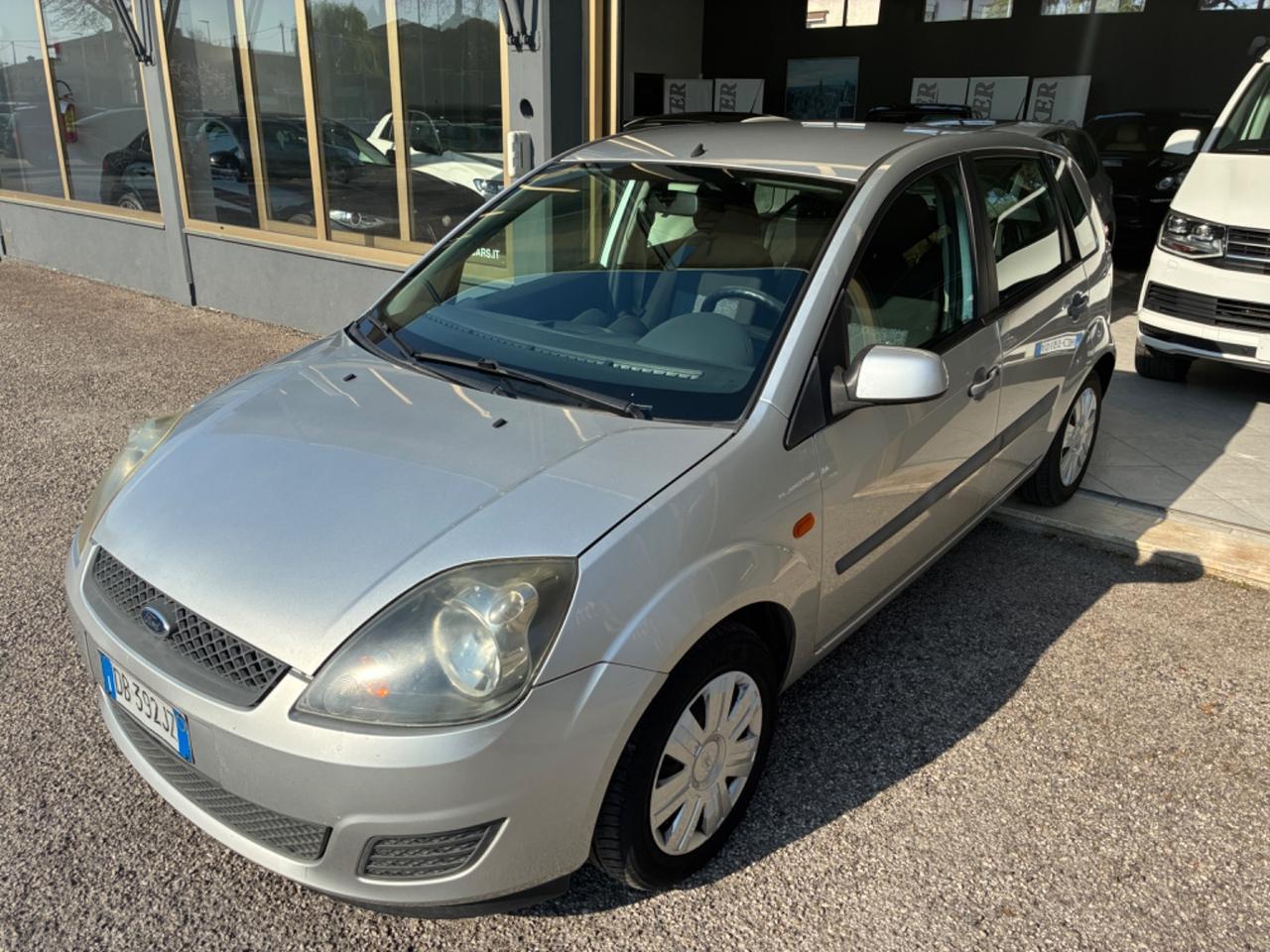 Ford Fiesta 1.4 TDCi Ghia - 5 porte