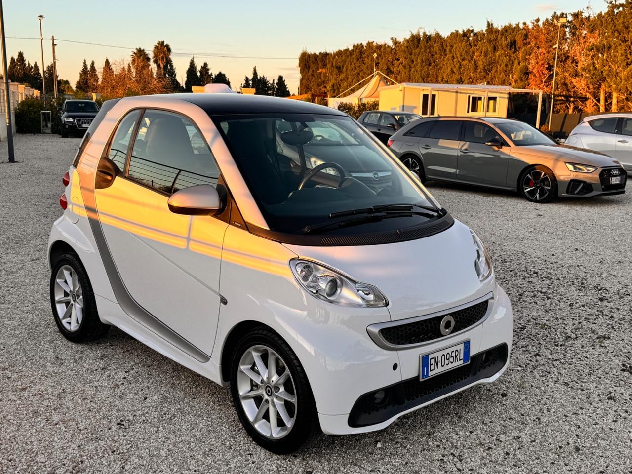 Smart ForTwo 1000 52 kW MHD coupé pure