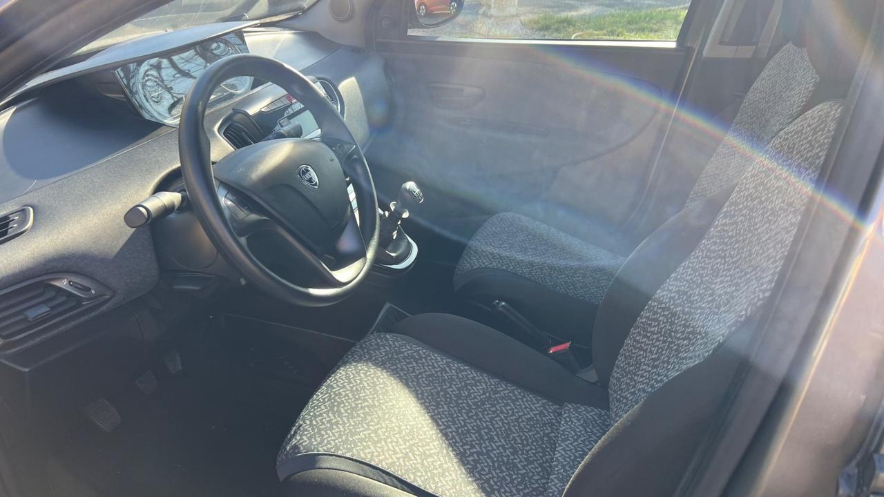 Lancia Ypsilon 1.0 FireFly 5 porte S&S Hybrid Ecochic Gold