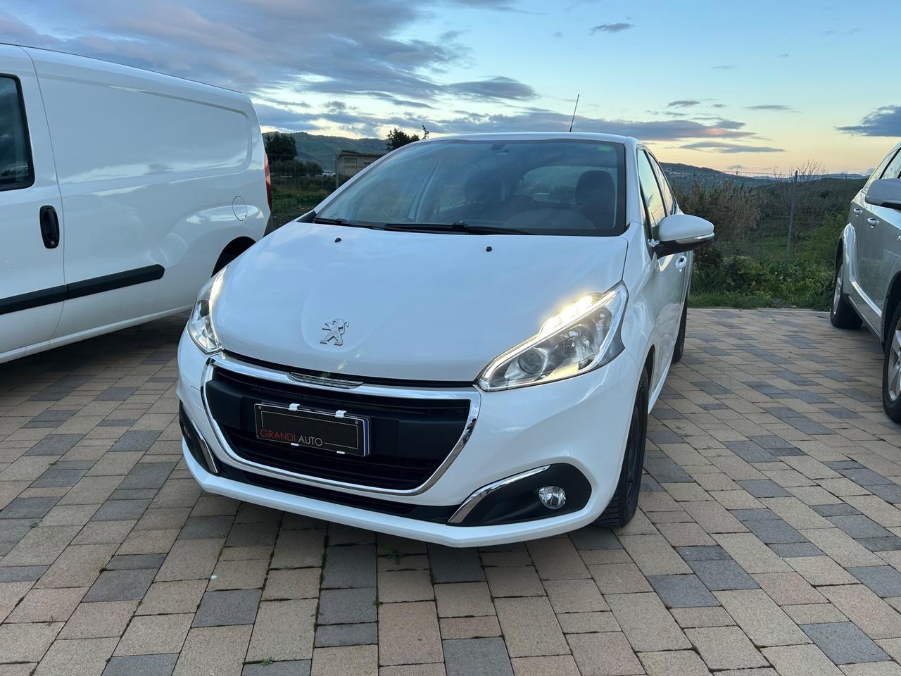 Peugeot 208 BlueHDi 75 S&S AUTOCARRO N1