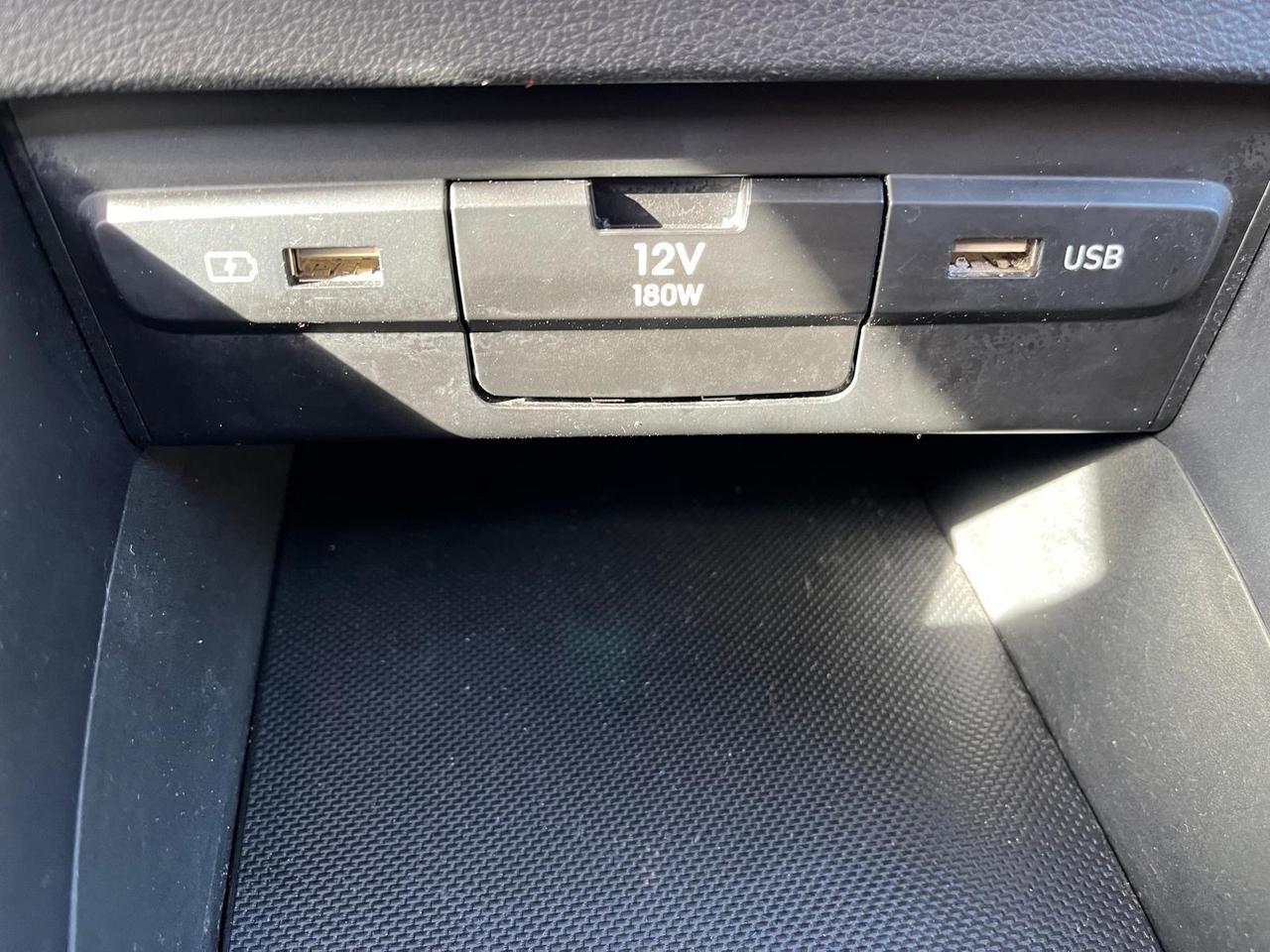 Hyundai i20-1.2 benz-full-2023