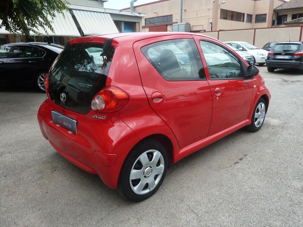 Toyota Aygo 1.0 12V VVT-i 5 porte Ok Neopatentati