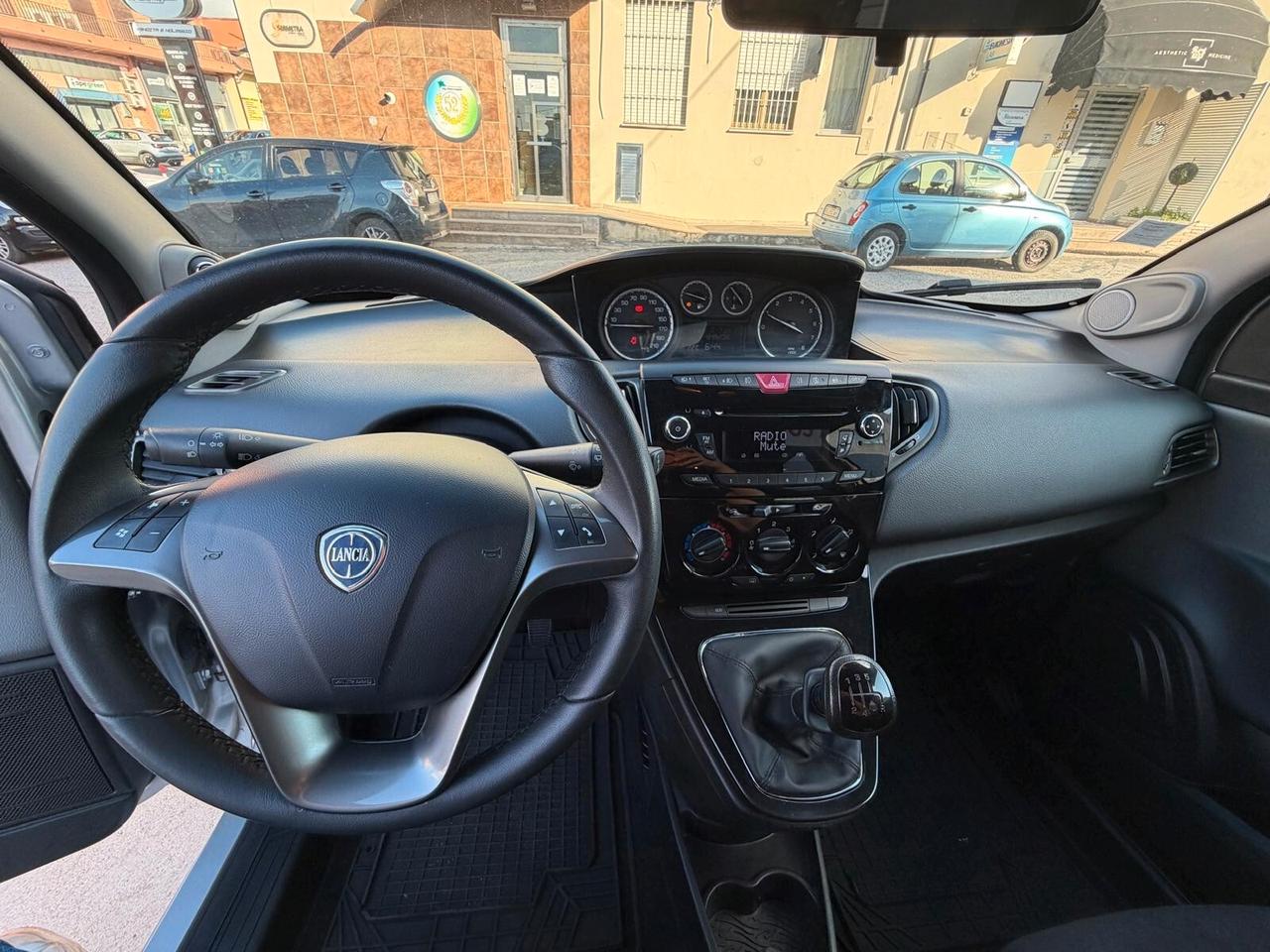 Lancia Ypsilon 0.9 TwinAir 85 CV 5 porte S&S Platinum