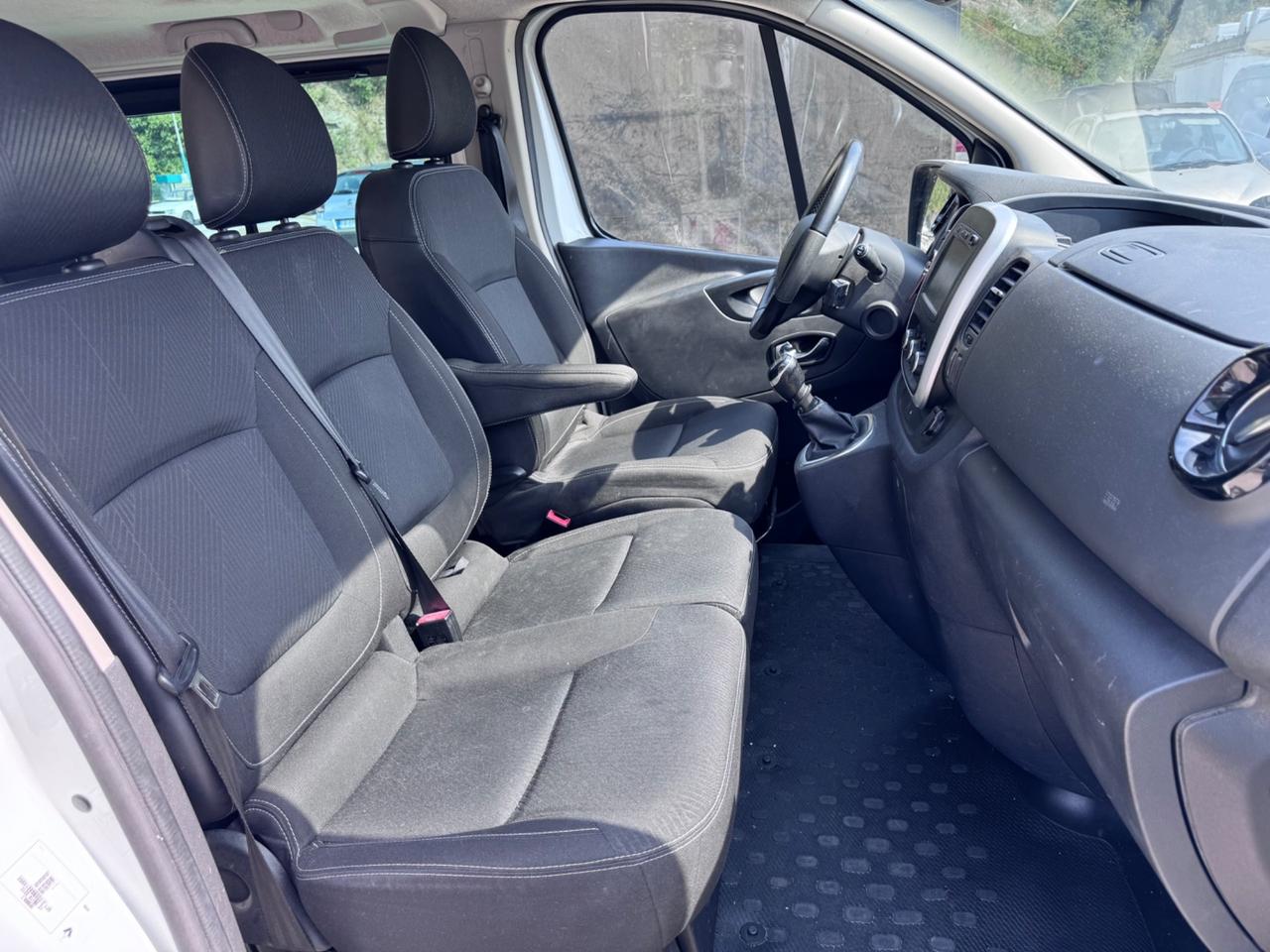 Renault Trafic T29 2.0 DCI EU6 PASSO LUNGO 9p +IVA