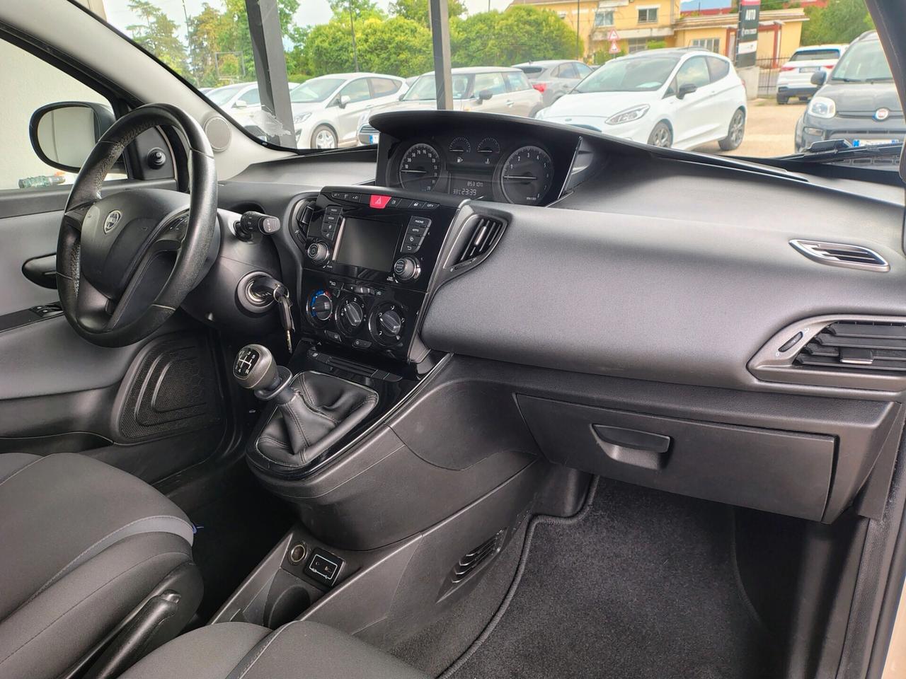 Lancia Ypsilon 1.2 69 CV 5 porte Platinum