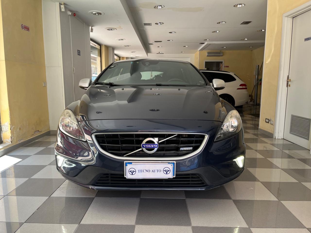Volvo V40 D2 1.6 R-design Momentum