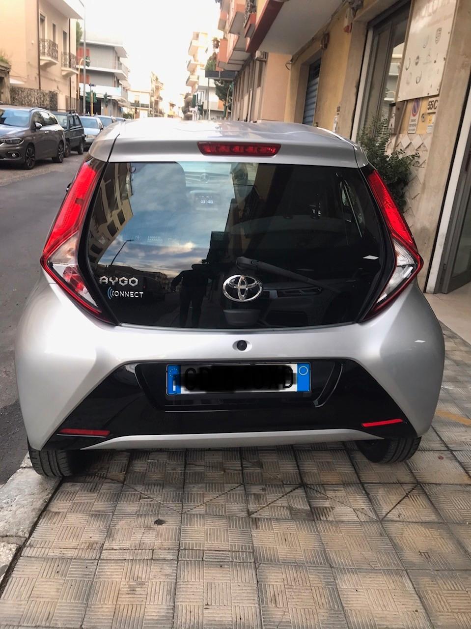 Toyota Aygo Connect 1.0 VVT-i 72 CV 5 porte x-play