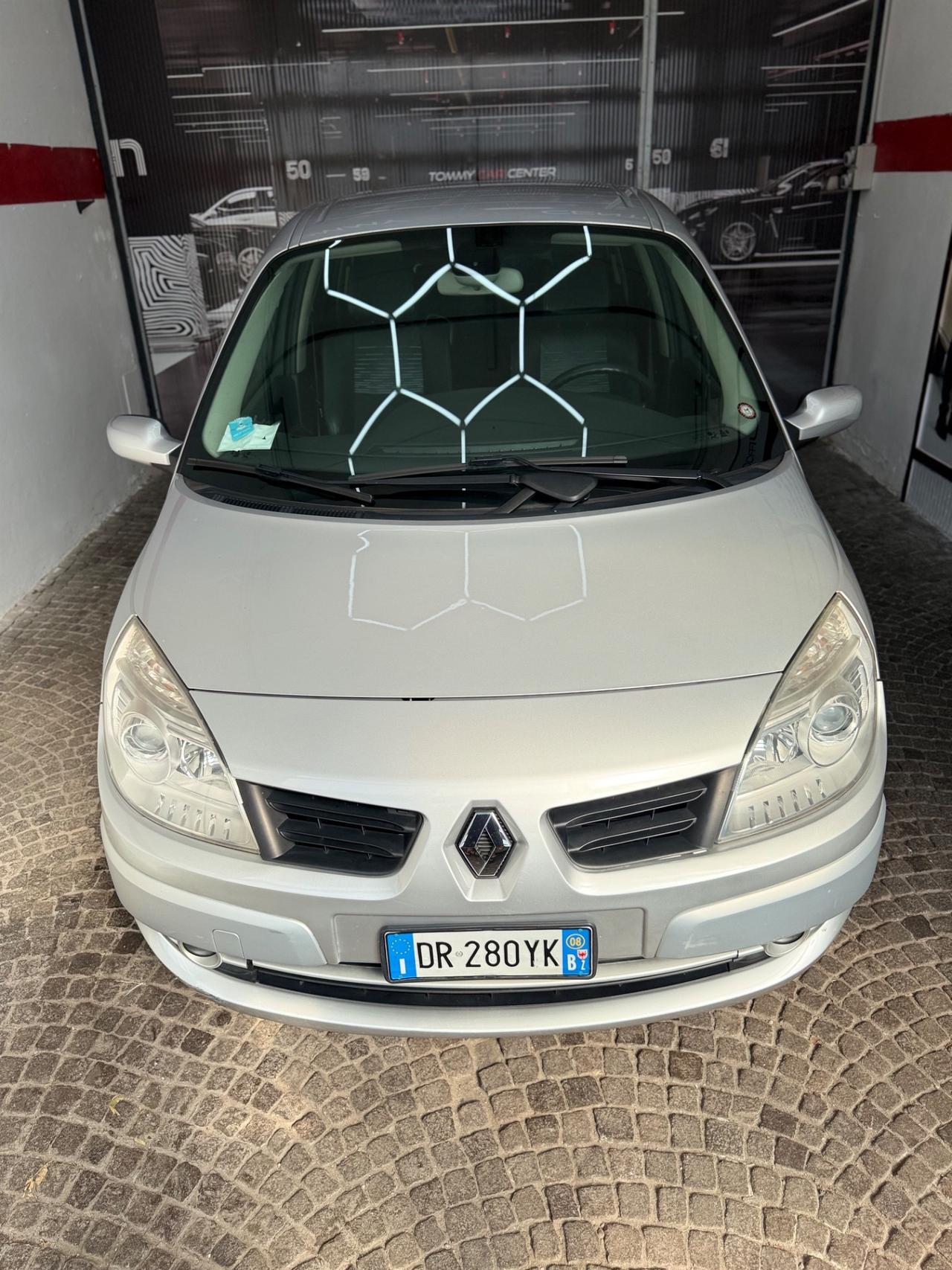 Renault Scenic Grand Scénic 1.9 dCi/130CV PlayStation Portable