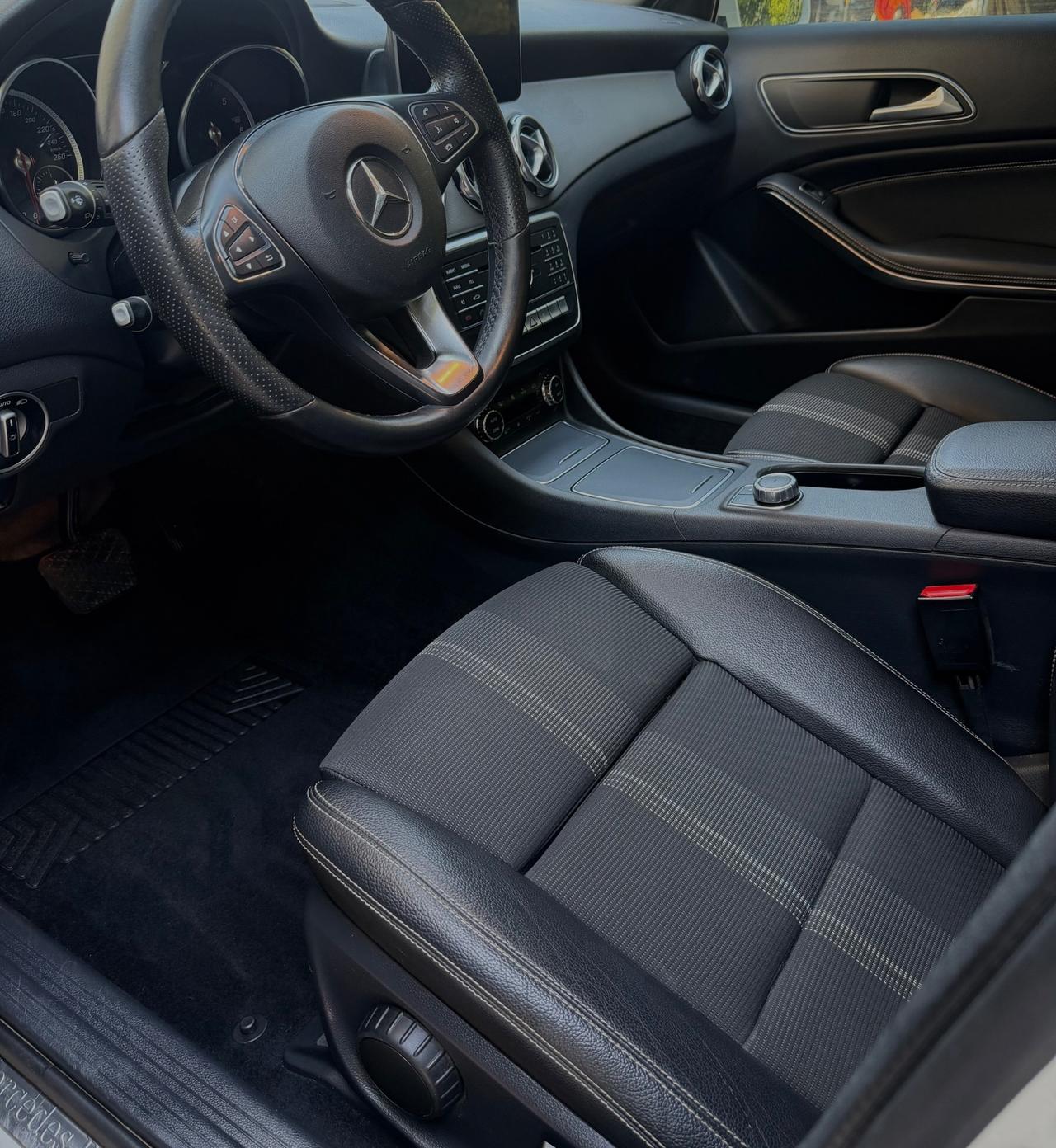 Mercedes-benz GLA 200d Sport FULL TETTO NAVY
