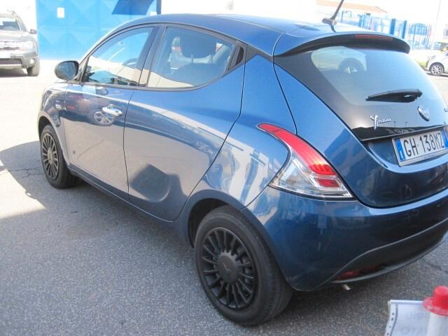 Lancia Ypsilon 1.0 FireFly 5 porte S&S Hybrid Silver