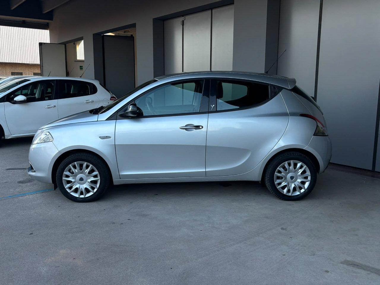 Lancia Ypsilon 5 Porte Ypsilon 1.2 8v Silver s&s 69cv E6
