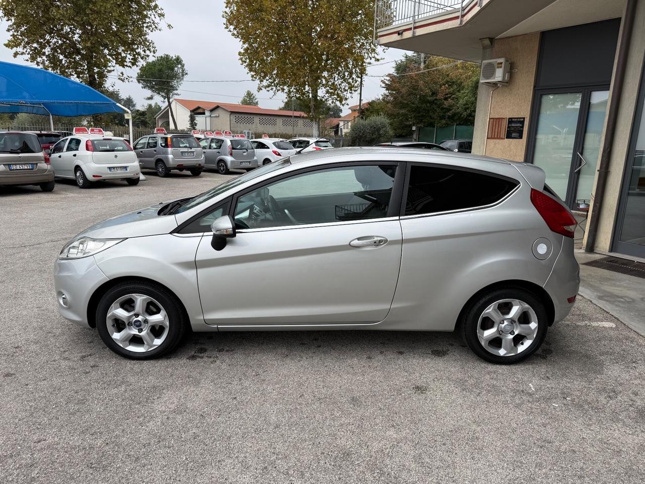 Ford Fiesta 1.4 TDCi 70CV 3 porte - Neopatentati