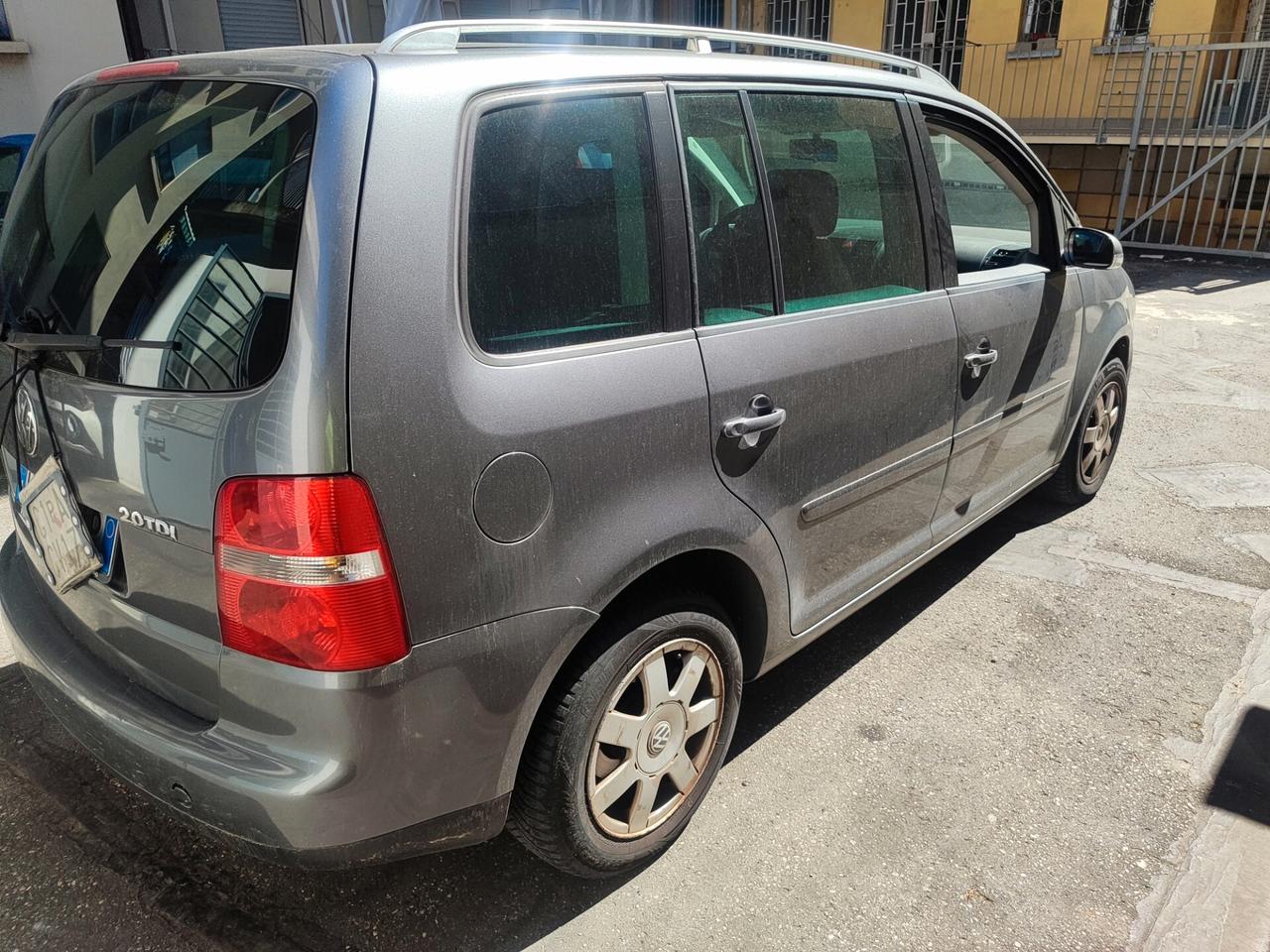 Volkswagen Touran 2.0 16V TDI DSG Trendline