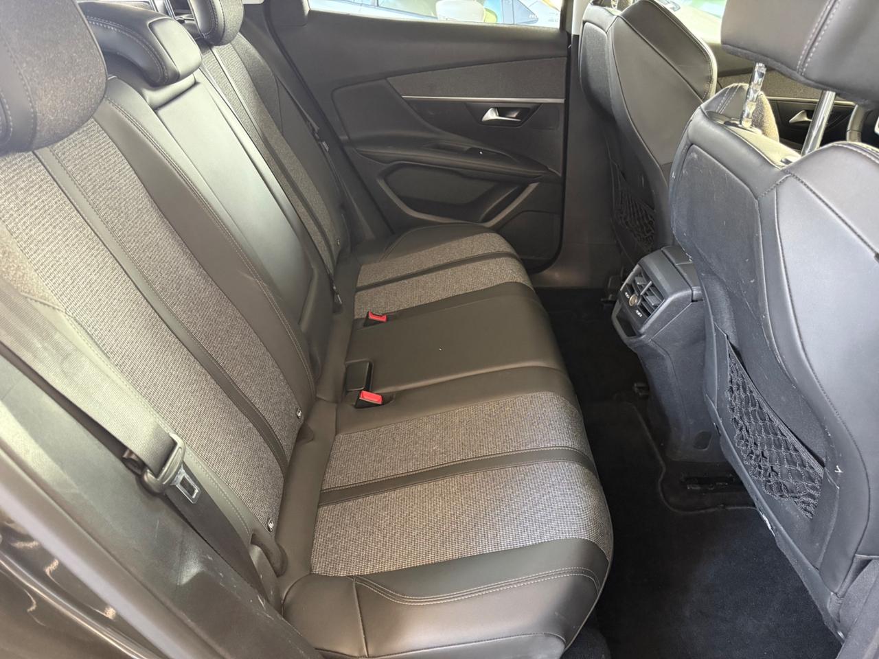 Peugeot 3008 BlueHDi 130 S&S Allure