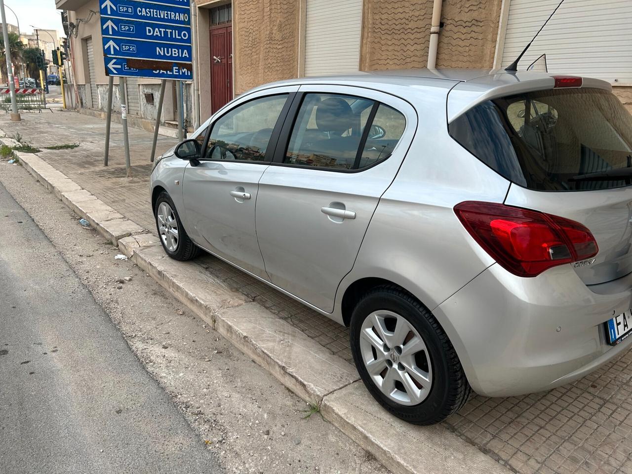 Opel Corsa BERLINA