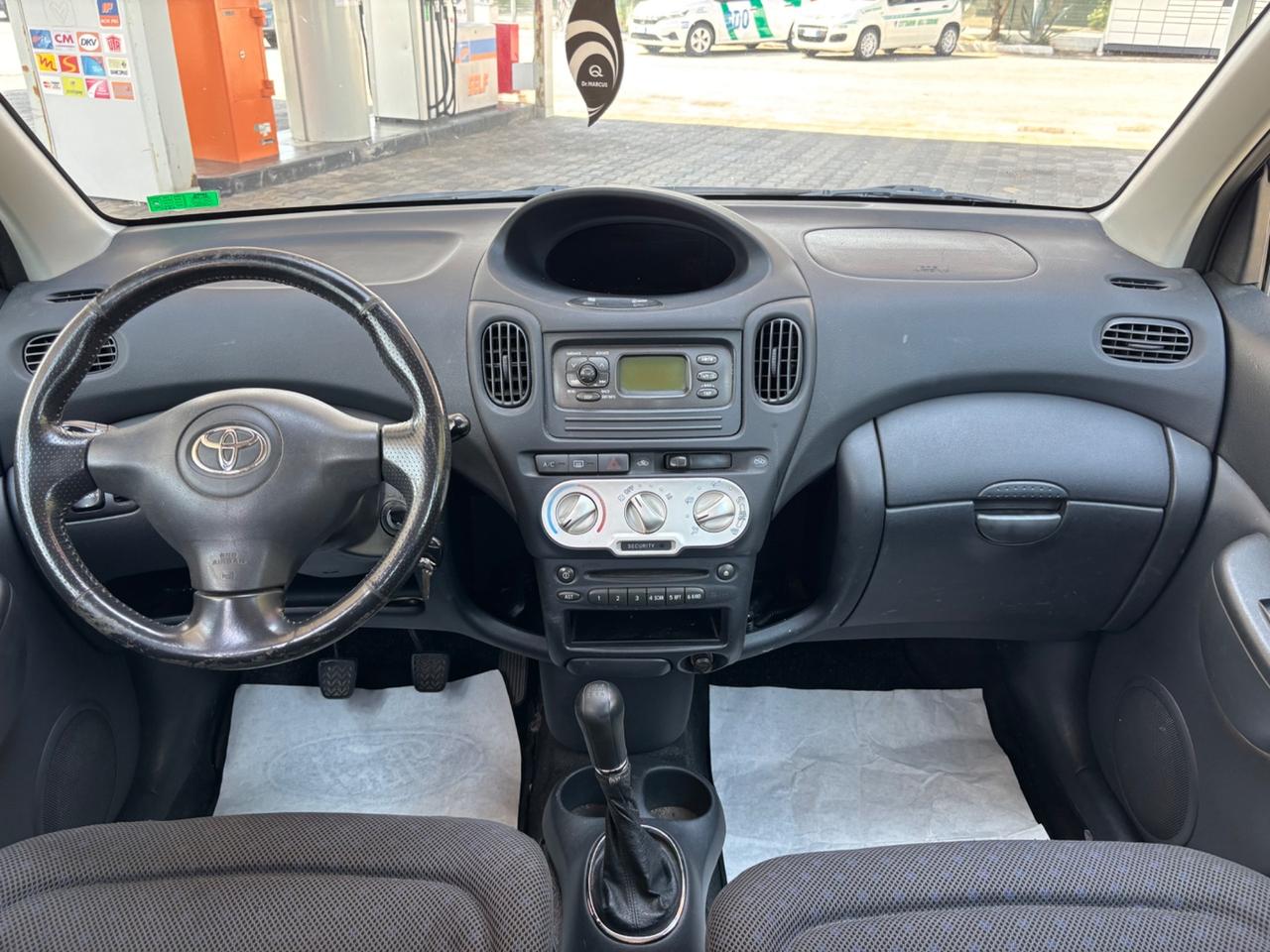 Toyota Yaris Verso 1.3i 16V cat Luna '03
