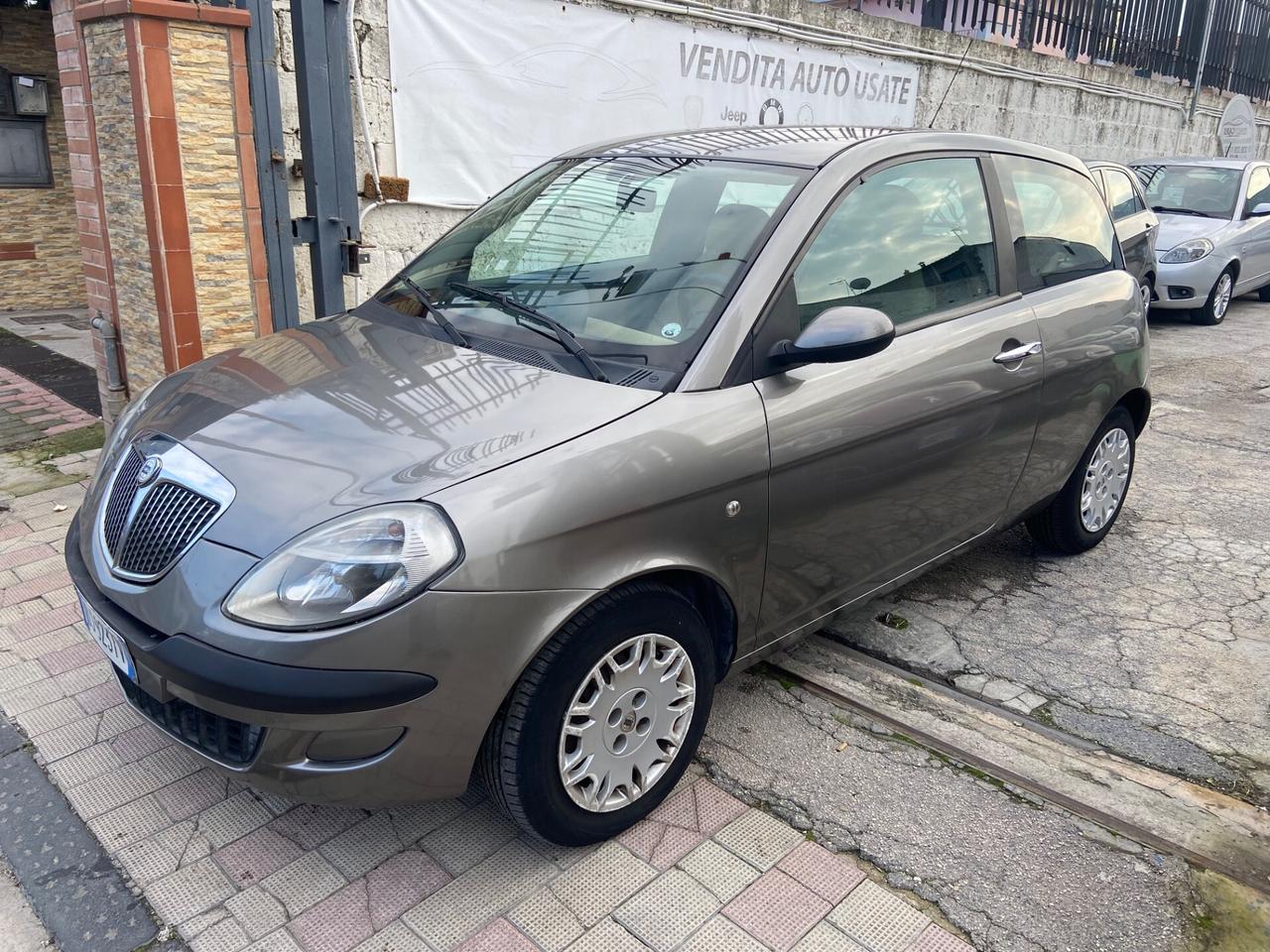 Lancia Ypsilon 1.3 Multijet 16V Argento. 3p