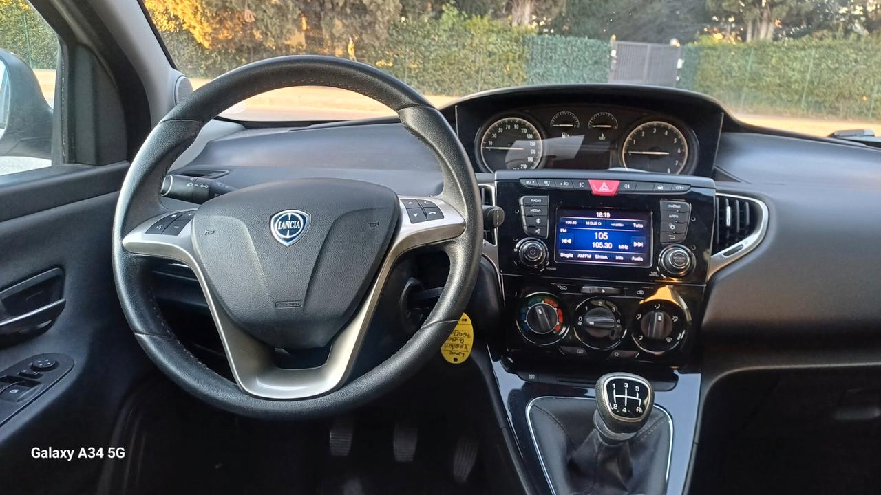 Lancia Ypsilon 1.2 69 CV 5 porte Platinum