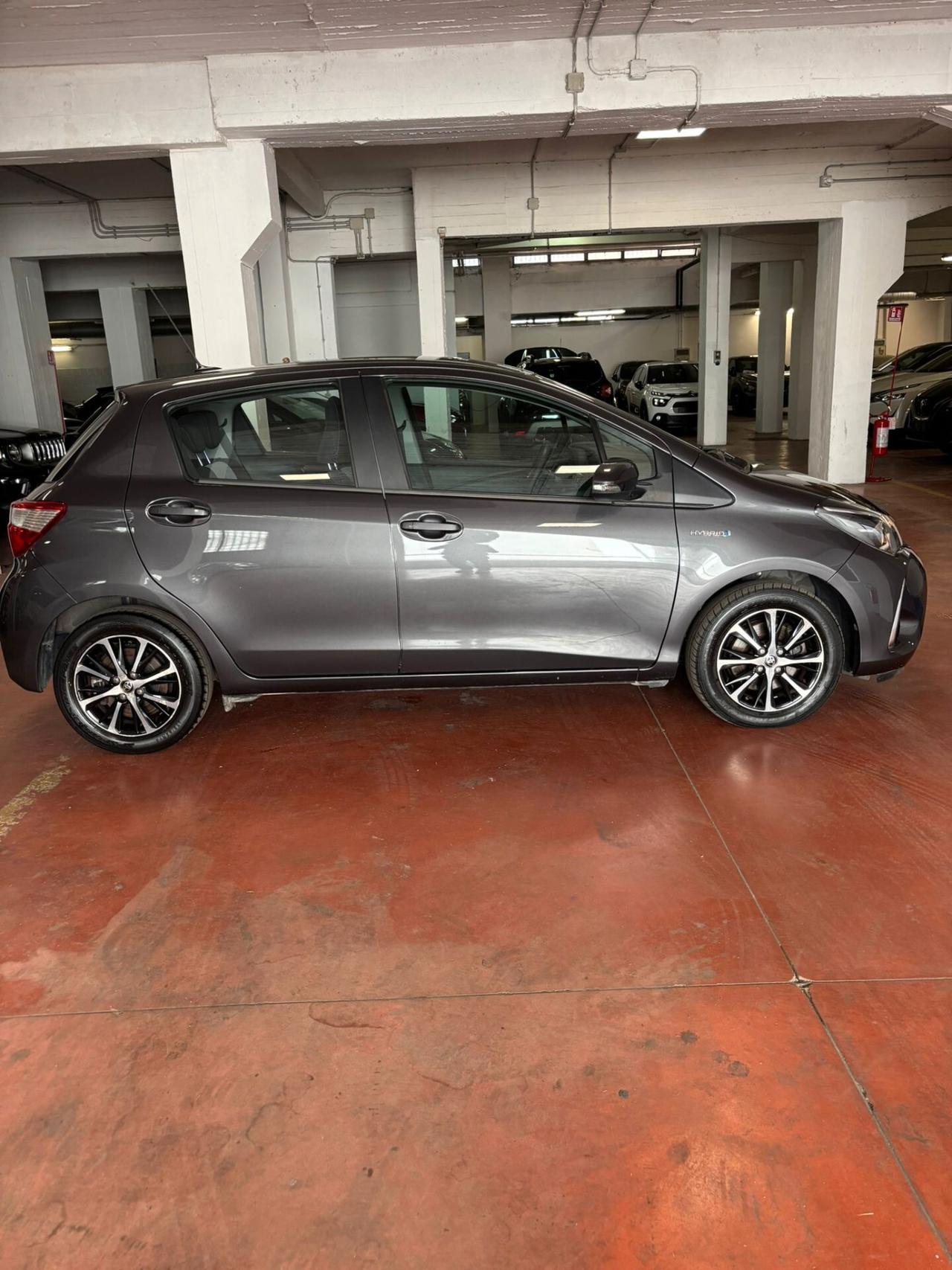 Toyota Yaris 1.5 Hybrid 5 porte Business