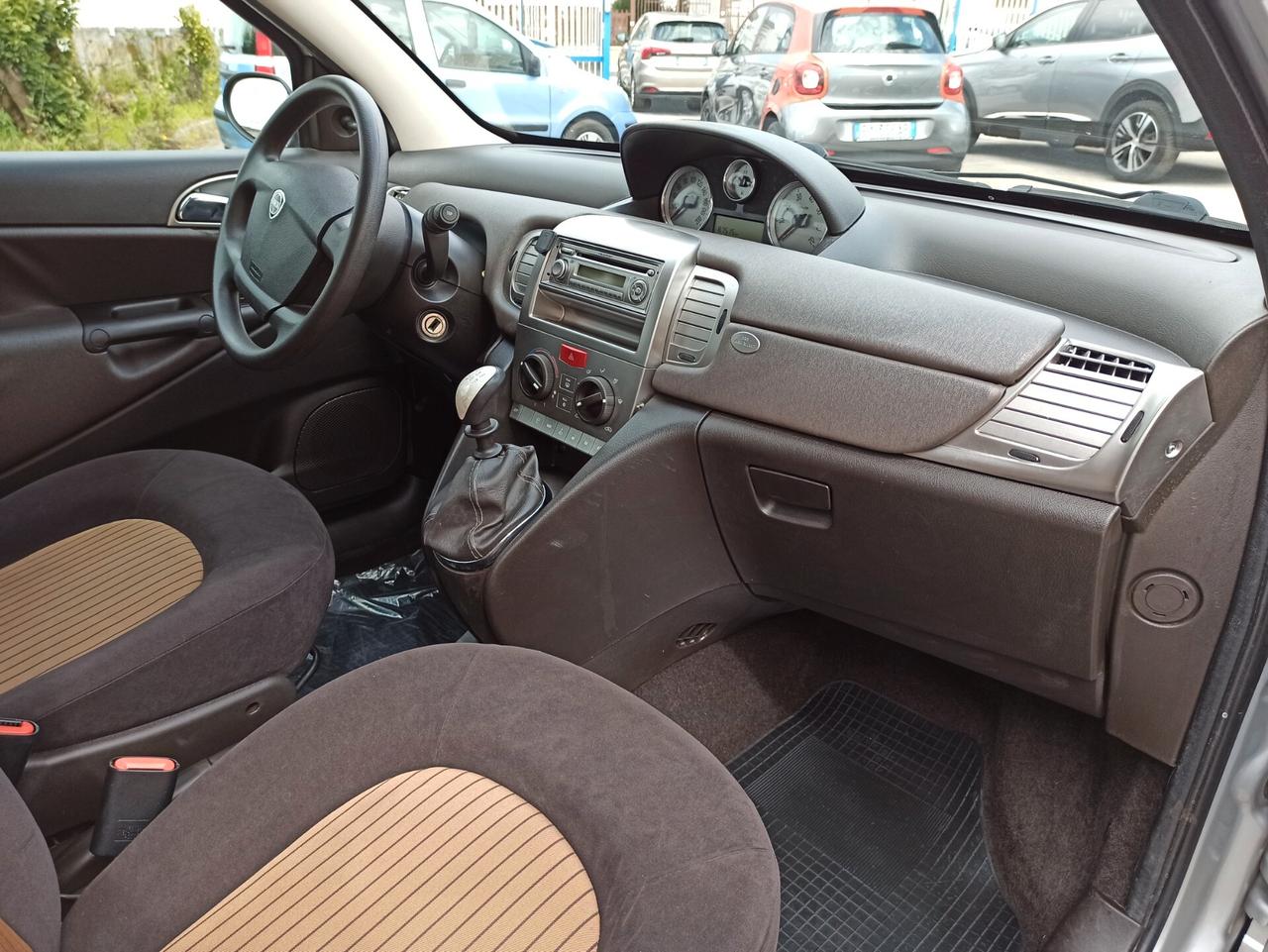 Lancia Ypsilon 1.2 8v Oro