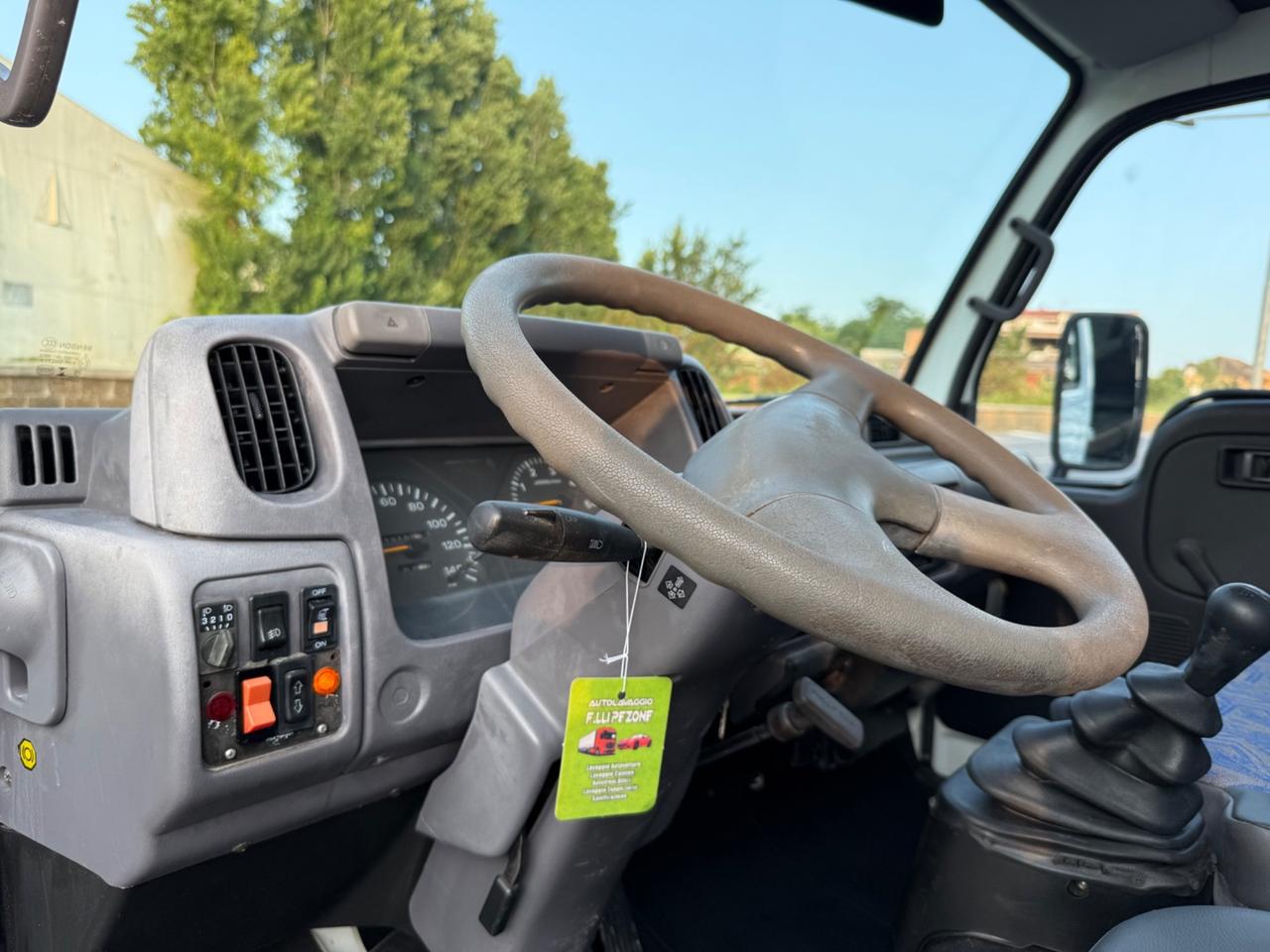 Nissan Cabstar 110 ribaltabile trilaterale