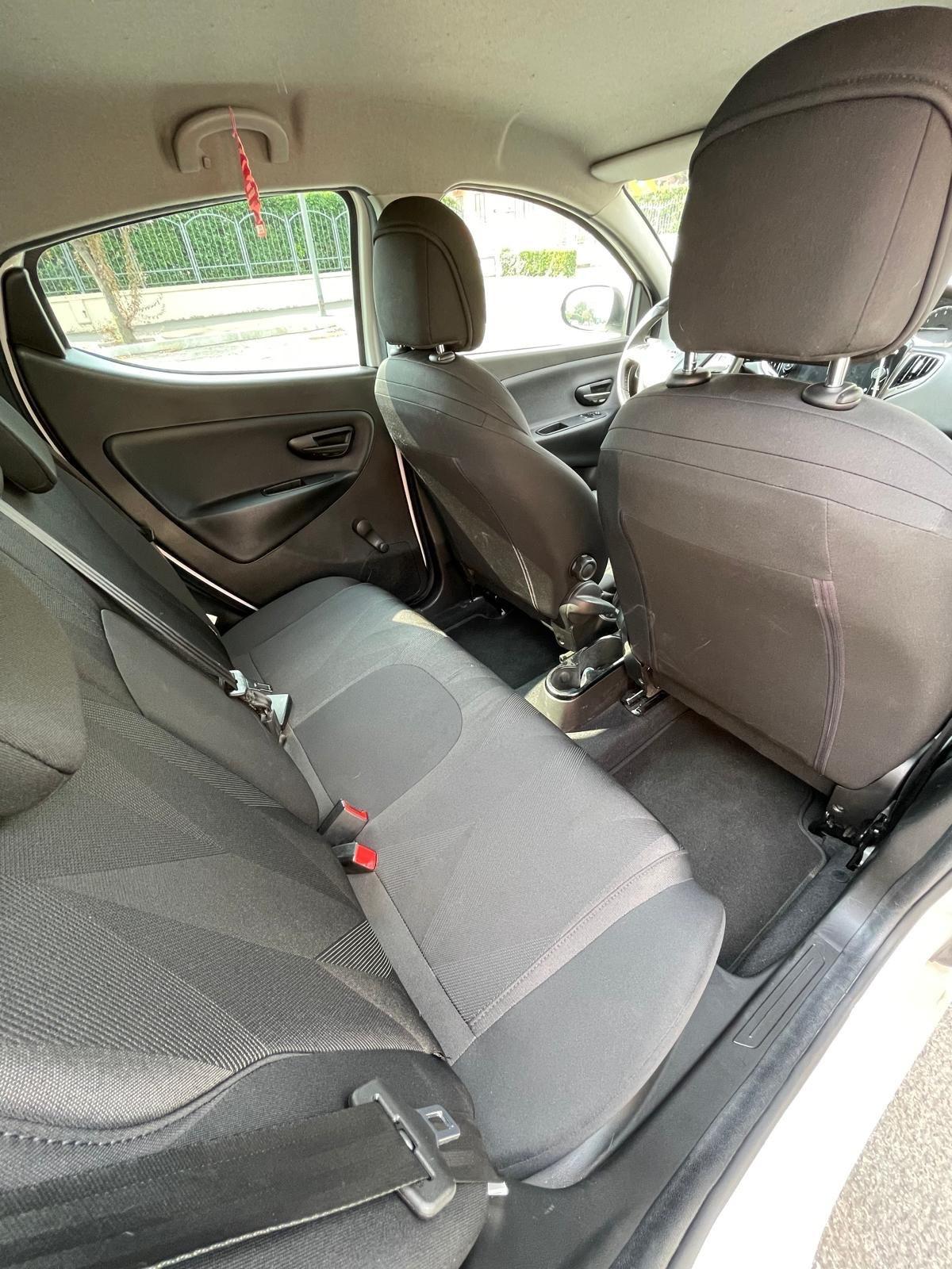 Lancia Ypsilon 1.0 FireFly 5 porte S&S Hybrid Ecochic Gold