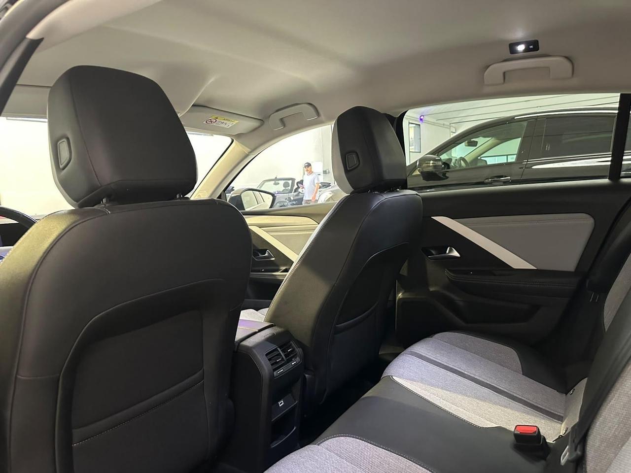 Opel Astra 1.6 Plug-in Hybrid 180 CV AT8 Business Elegance