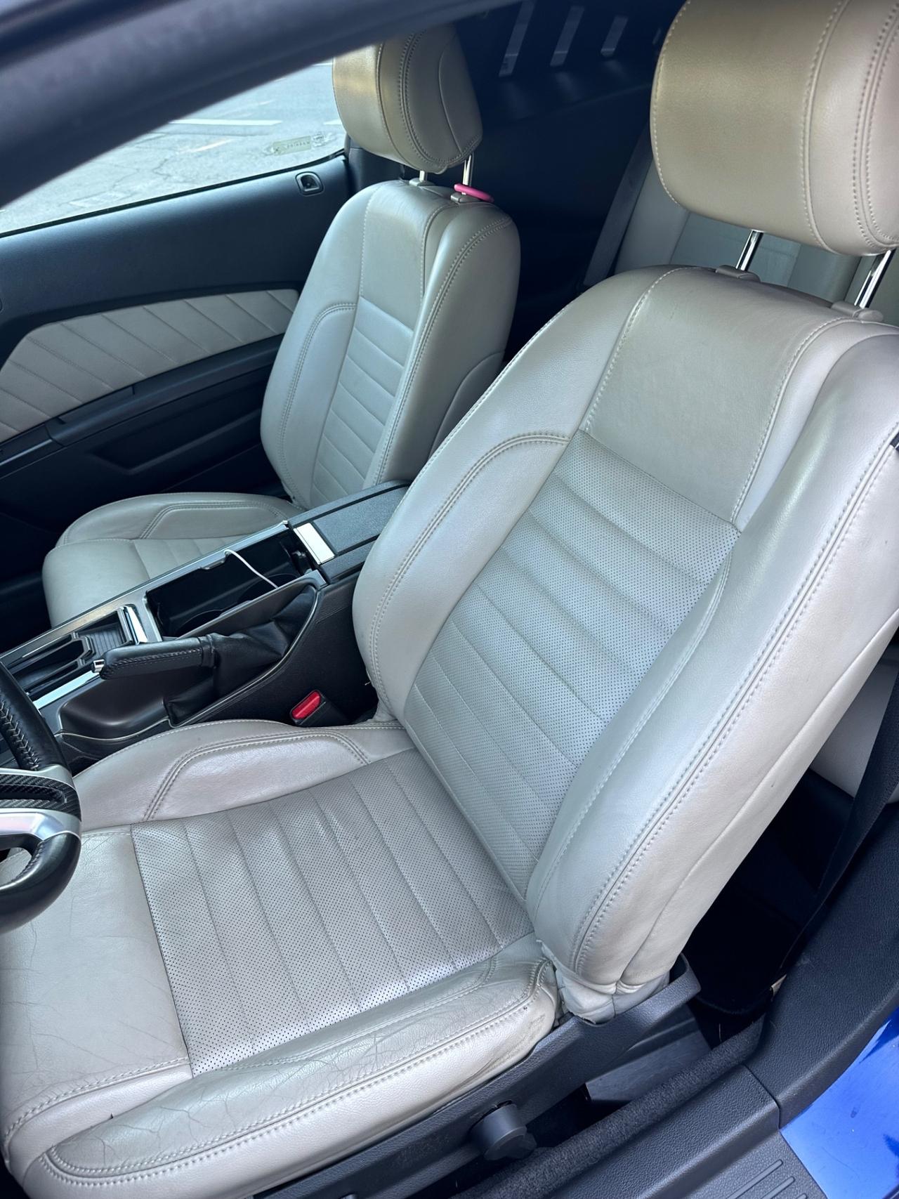 Mustang 3.7 V6 305 CV