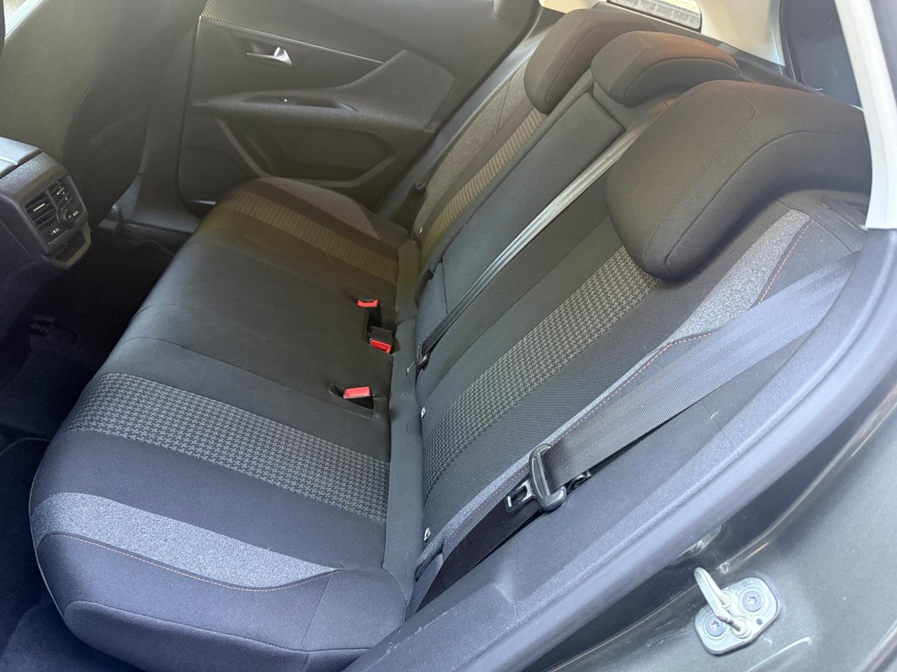 Peugeot 3008 BlueHDi 130 S&S Business