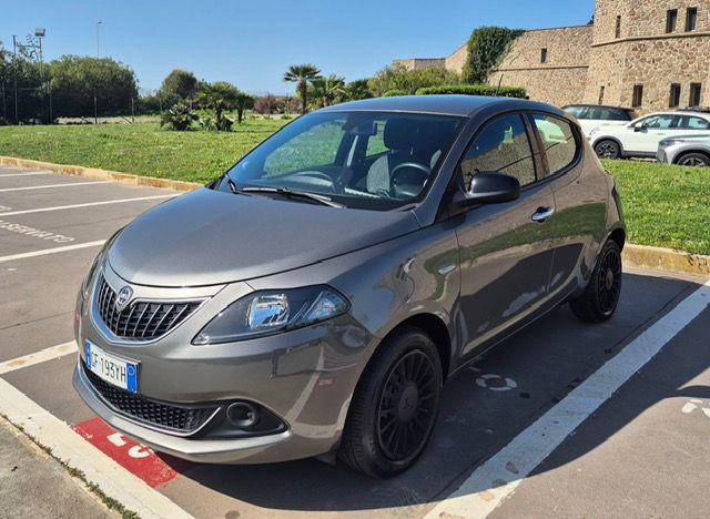 LANCIA Ypsilon 1.0 FireFly 5 porte S&S Hybrid Ecochic Silver