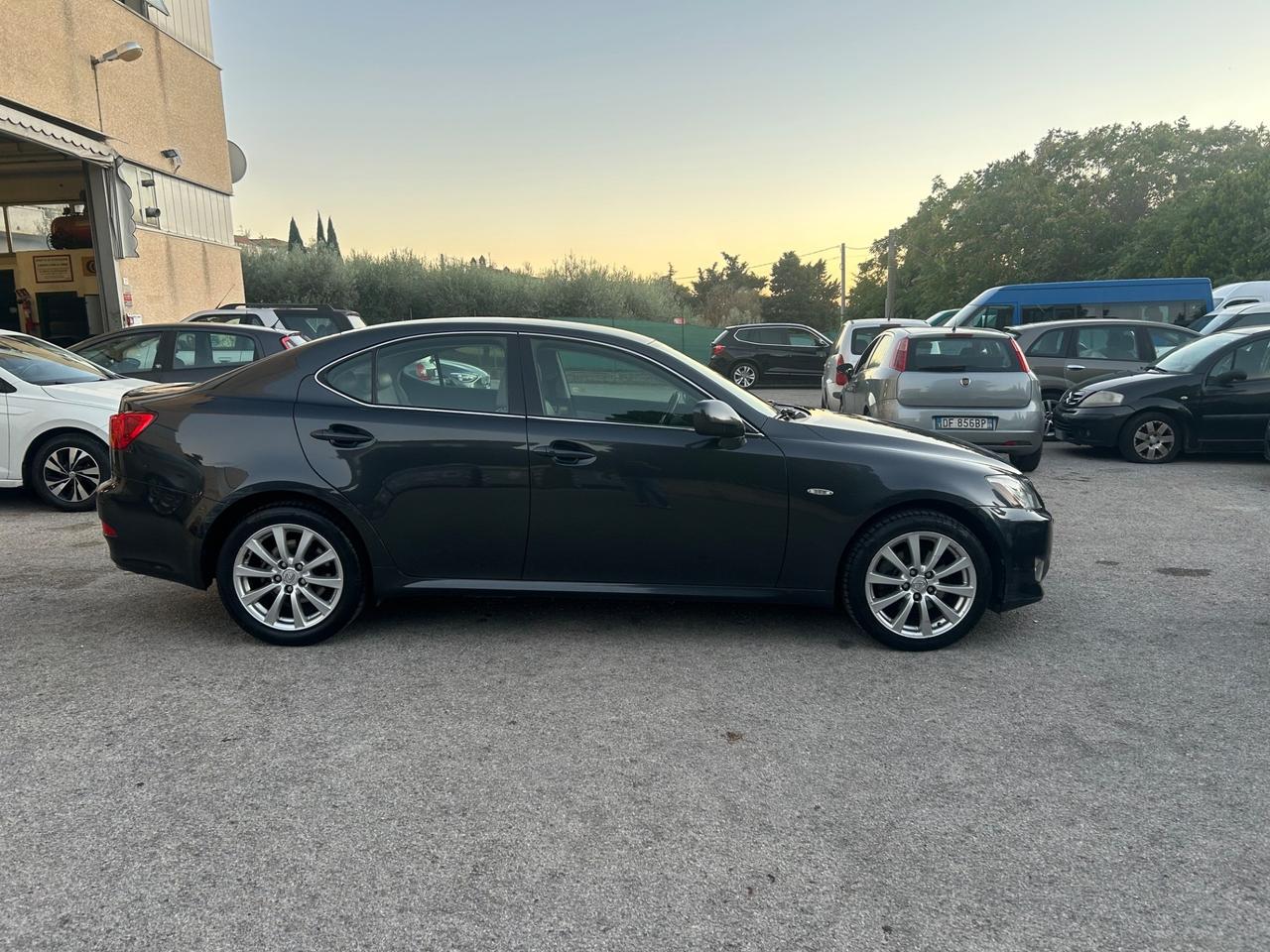 Lexus IS 220d 2.2 16V Luxury