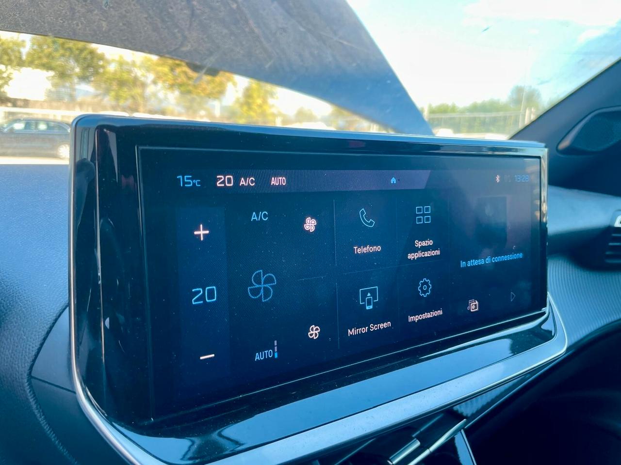 Peugeot 2008 PureTech 100 S&S Allure 2023 **VEICOLO SINISTRATO***VA IN MOTO