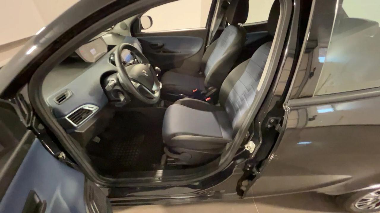 Lancia Ypsilon 1.0 FireFly 5 porte S&S Hybrid Platino