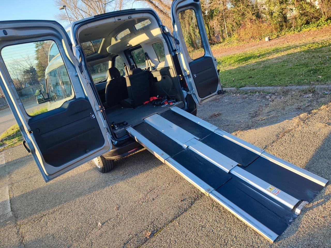 FIAT DOBLO PER I DISABILI 1.6MJT POCHI KM AUTOMATICO