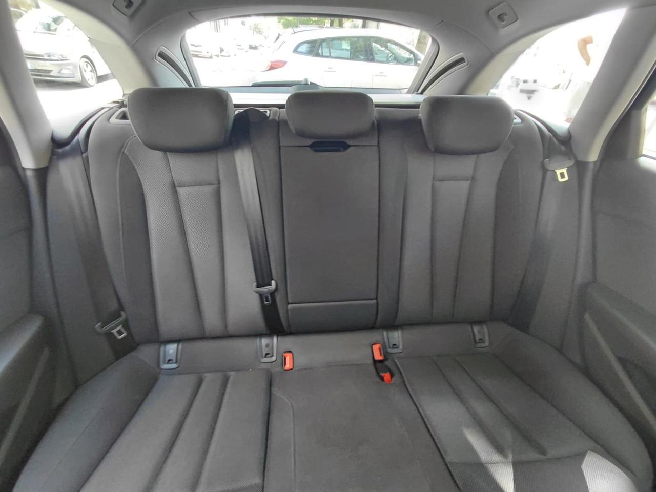 Audi A4 Business Advanced 40g-tron #11848