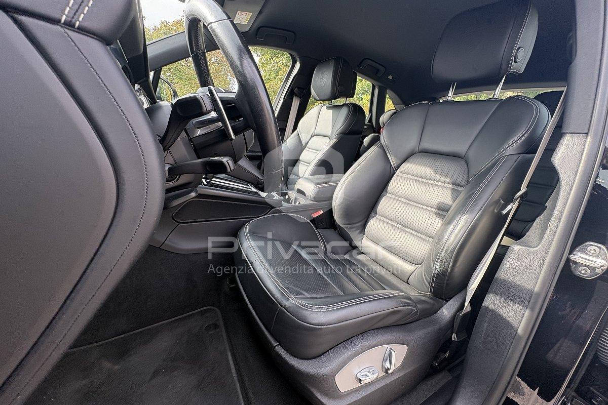 PORSCHE Macan 2.0 T