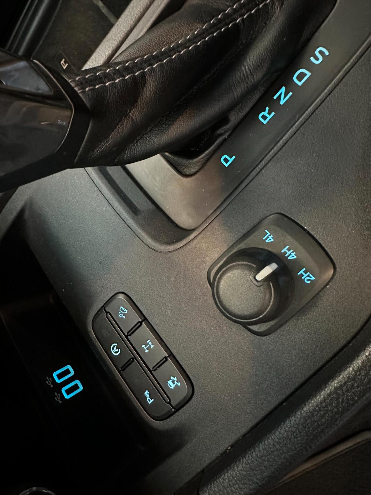 Ford Ranger 2.0 TDCi DC Limited 5 posti AUTOCARRO N1 GANCIO TRAINO