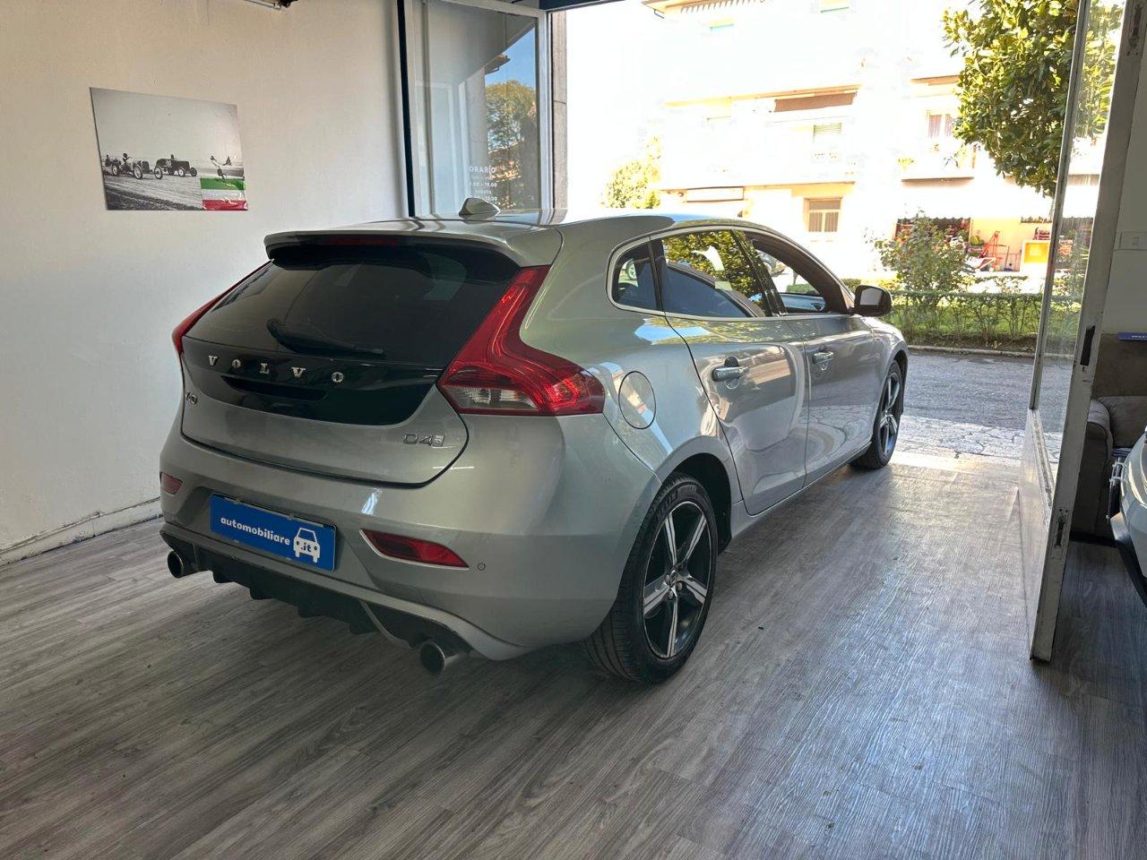 Volvo V40 2.0 d4 R-design Momentum 190cv geartronic my17