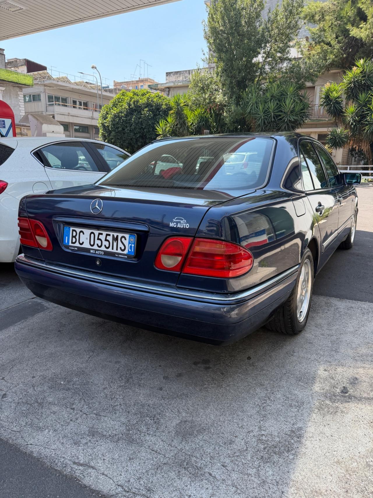 Mercedes-benz E 250 turbodiesel cat Elegance