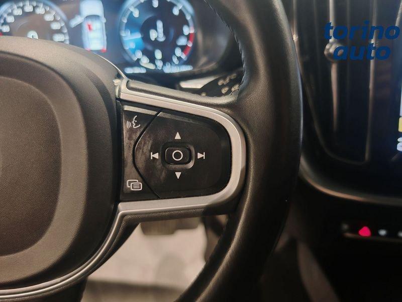 Volvo XC60 B4 automatico Momentum